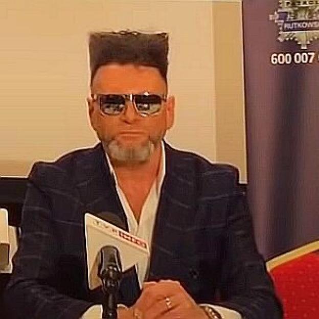 [VIDEO] Krzysztof Rutkowski zeznaje dziś jako zawiadamiający o przestępstwie popełnionym przez koszalińską prokurator Ewelinę O.-K. i naczelnika wydziału kryminalnego policji. Spotkanie z dziennikarzami o 13:45 przed Prokuraturą Rejonową w Myśliborzu